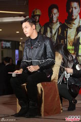 组图：谢霆锋接棒成龙有压力 已报名冲击金像奖