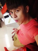 组图：天空哥宾俊杰帅气照 爱萌宠酷似倪安东