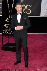 组图：杰瑞米-雷纳任颁奖嘉宾 展电眼魅力