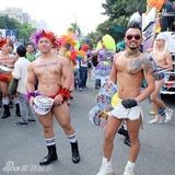 组图：黄耀明何韵诗助阵同性恋游行 献唱支持