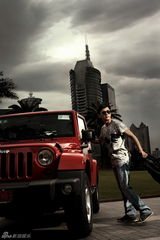 组图：李晨登潮流杂志 造型冷峻十足男人味