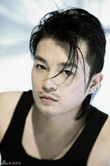 组图：林耿贤再推时尚写真 蓄胡须显熟男本色