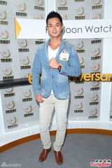 组图：罗仲谦被问车震口吃 余思敏澄清女儿学费