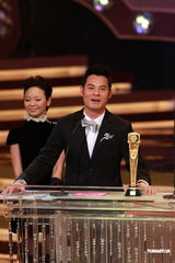 组图：黄智贤凭《潜行狙击》获得最佳男配角奖