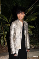 高清组图：古巨基代言食品 香港亮相拍广告