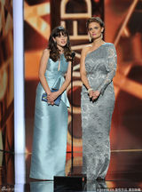 组图：托尼-海尔获艾美奖喜剧类最佳男配角