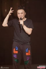 组图：陈奕迅演唱会化浓妆 搞怪献唱掀高潮