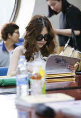 《继承者们》剧本排练 李敏镐邻家金宇彬有型