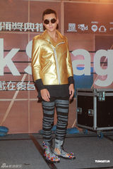 组图：杨千嬅撑场叱咤记者会 多对绯闻情侣同台