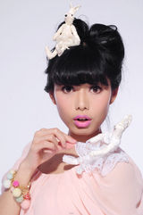 组图：快乐女声庆六一 成都唱区10强“卖萌”