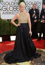 组图：金球奖女星红毯 沃特森露背亚当斯八字奶