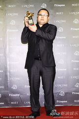 组图：刘德华为最佳影片《神探亨特张》颁奖