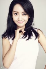 组图：杨蓉白裙写真温暖笑容清新来袭