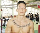 组图：德国体操帅哥英俊脸庞迷倒女粉丝