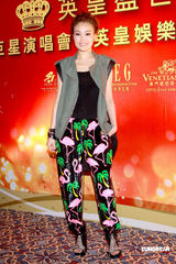 幻灯图：英皇群星出席春茗晚宴 Twins再度“合体” 