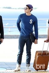 组图：Rain飞长沙助阵快男总决赛 紧身衣秀肌肉