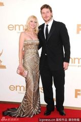 组图：第63届艾美奖红毯 安娜-法瑞斯裹胸长裙