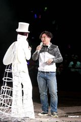 组图：杨千嬅个唱悲喜交加 老公与陈奕迅等好友捧场