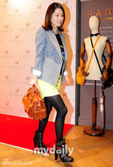 组图：金贤珠崔贞媛等出席时尚品牌发布会