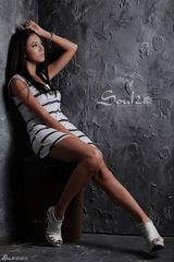 高清组图：韩国车模李美贤写真 裙装秀身材