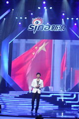 高清组图：新浪网络盛典 满江献唱《中华诵》