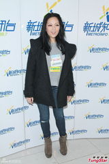 组图：钟镇涛携女儿助阵选秀 卫兰自信不输歌唱