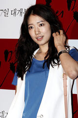 组图：韩片《钱的味道》首映 朴信惠允浩等助阵