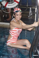 组图：袁咏琳守承诺跳水挑战自我 坚持演艺之路