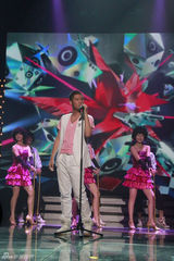 组图：“重力波”High翻《天声王牌》 张靓颖助阵