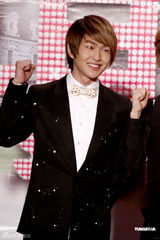 组图：日韩艺人齐登小巨蛋 张小燕庾澄庆造型大PK