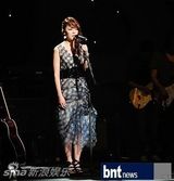 组图：韩歌手金润儿出演《You and I》展美丽歌喉