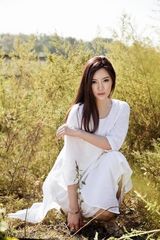 组图：李晨熙早春写真白衣飘飘灵动脱俗