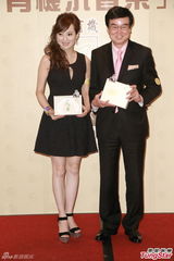 组图：黄百鸣代言不计酬金 贺岁片开始筹拍