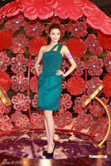 高清图：熊黛林露肩短裙出席活动 不担心家人催婚