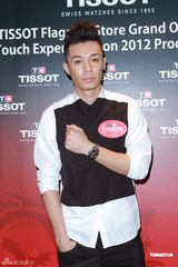 组图：徐濠萦笑言因陈奕迅个唱欠下票债