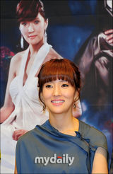 组图：洪秀雅王光娜出席《相信了男人》发布会