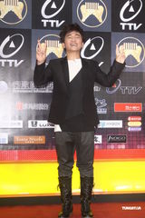 高清组图：音乐金曲奖主持人亮相 吴宗宪携手侯佩岑