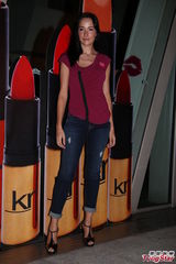 组图：Lisa S.赞彦祖性感 琦琦搏命当空中飞人