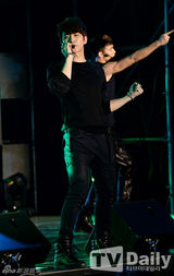 高清组图：2PM首尔开唱 野兽团魅力大爆发