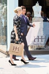 组图：《绯闻女孩》片场 S“表妹”归来查克亮相