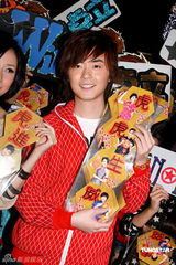 高清组图：英皇歌手大打亲和牌 联手与粉丝同乐 