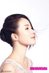 组图：江一燕携手登数码杂志 红裙难掩森女气质