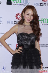 组图：邓紫棋《歌手2》出局 林忆莲拒回应传闻