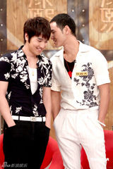 高清图：《艋舺》剧组上康熙 赵又廷阮经天玩亲嘴