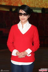 组图：陈百祥欲备护膝贺台庆 余咏珊否认加奖金