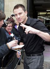 组图：《魔力麦克》伦敦首映舞男钱宁腐国受热捧