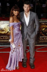 幻灯图：沃辛顿携女友亮相《诸神之战》英国首映