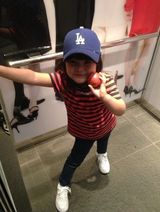 组图：王诗龄美国生活照曝光 戴棒球帽潮范十足