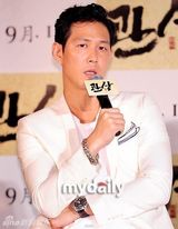 组图：宋康昊金慧秀等宣传《观相》 李钟硕参演