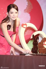 高清组图：许玮宁亲自下厨 爱心巧克力送阮经天